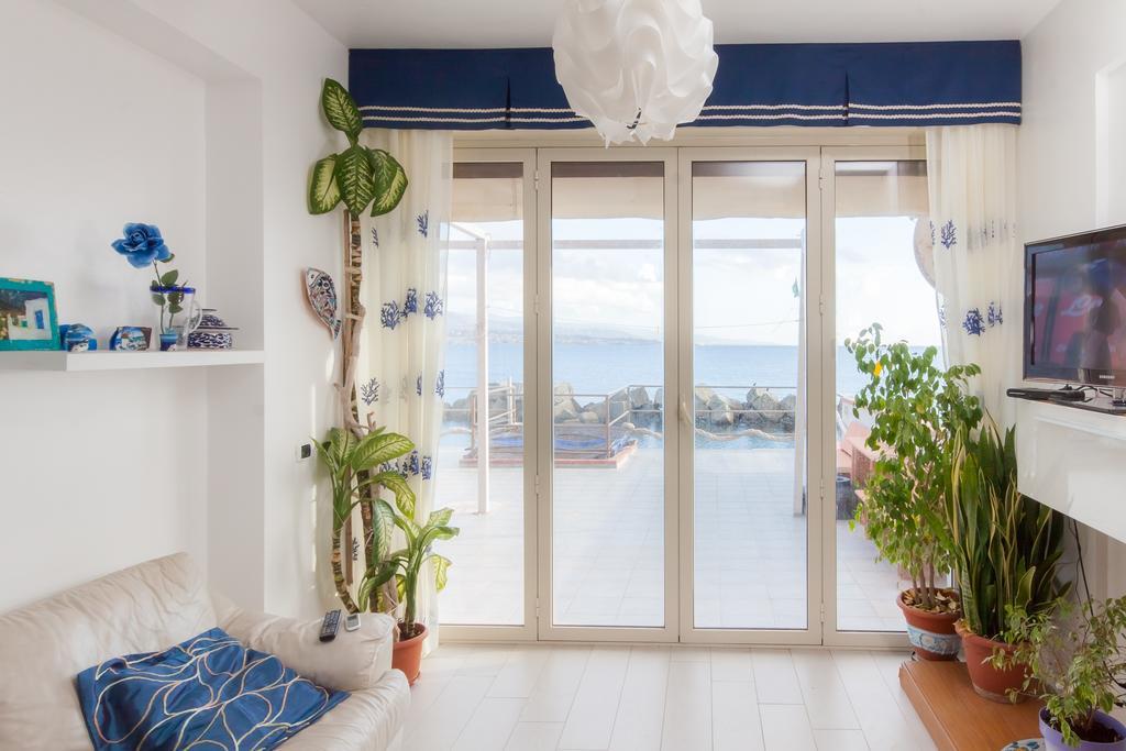 Limoni Sul Mare Bed & Breakfast Torre Faro Room photo
